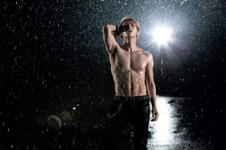 ซิกแพคของหนุ่มๆ ของอีป้า