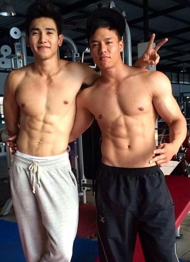 ซิกแพคของหนุ่มๆ ของอีป้า