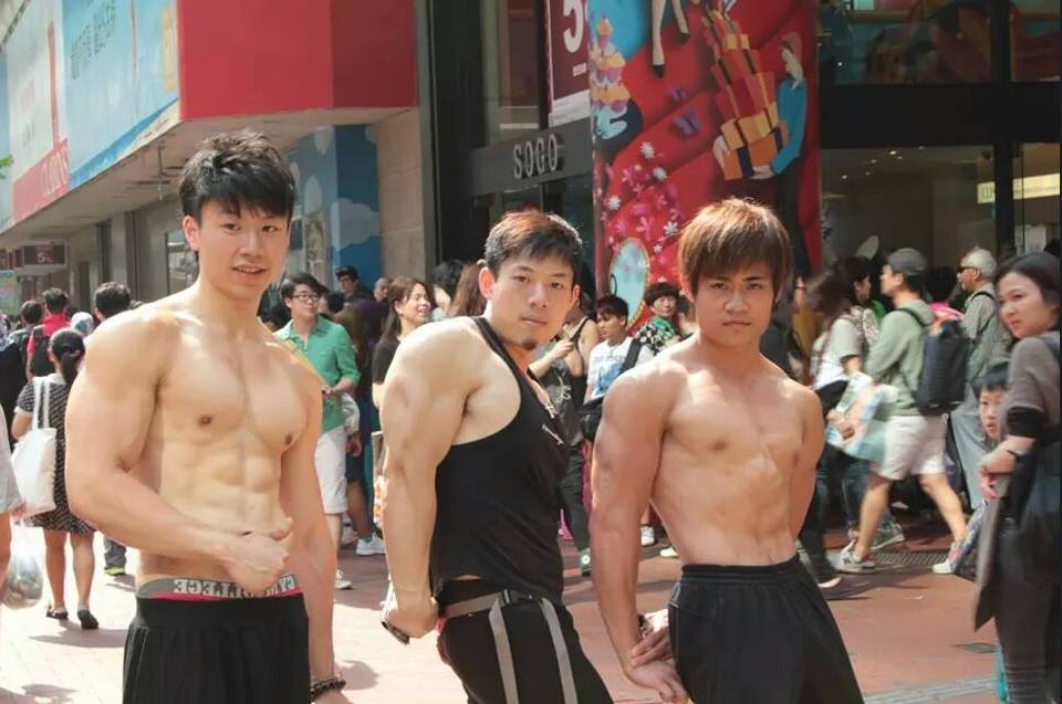 ซิกแพคของหนุ่มๆ ของอีป้า