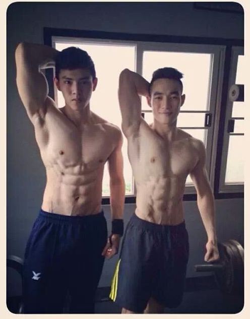 ซิกแพคของหนุ่มๆ ของอีป้า