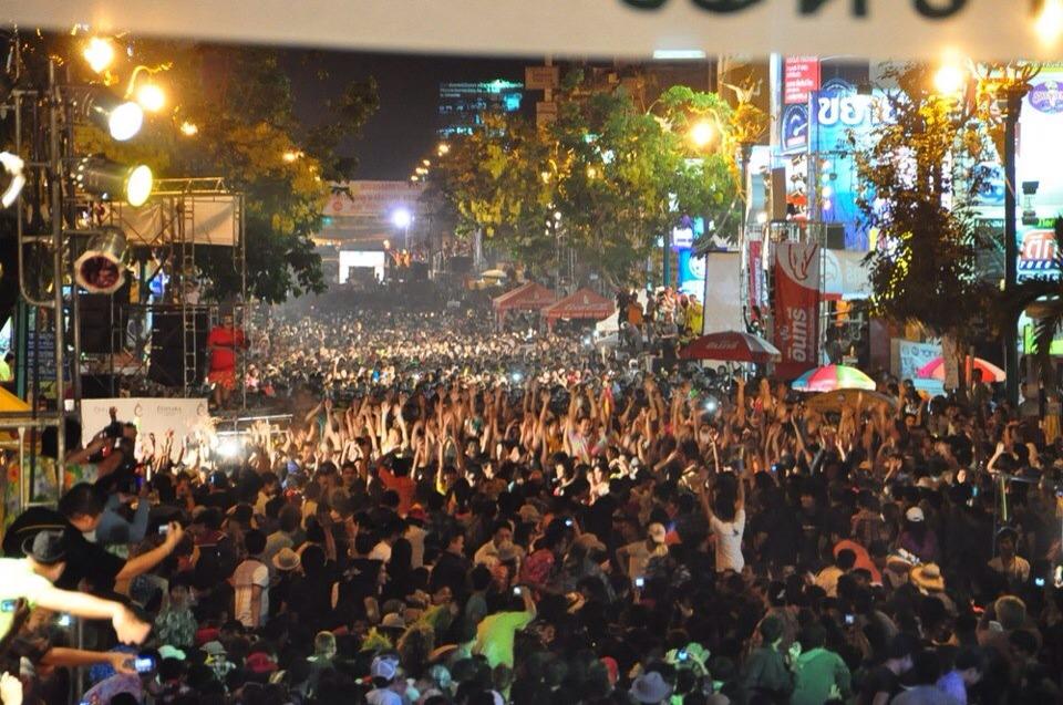 ภาพ งานมหาสงกรานต์อีสาน ถนนข้าวเหนียวขอนแก่น 2557
