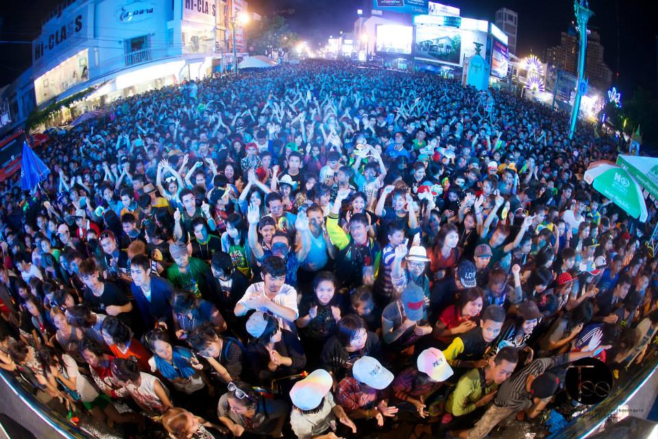 ภาพ งานมหาสงกรานต์อีสาน ถนนข้าวเหนียวขอนแก่น 2557