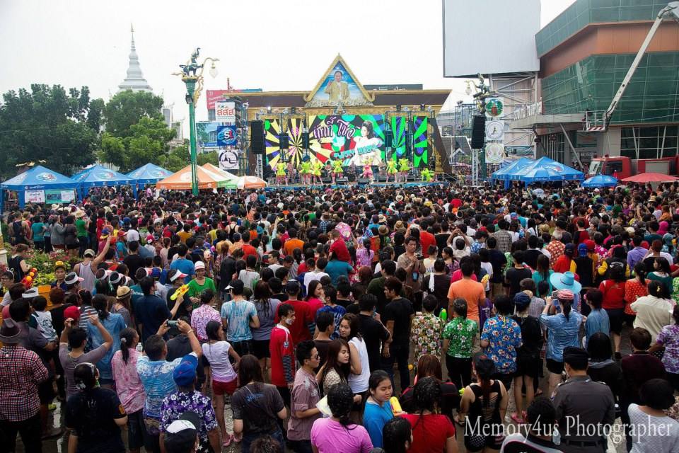 ภาพ งานมหาสงกรานต์อีสาน ถนนข้าวเหนียวขอนแก่น 2557
