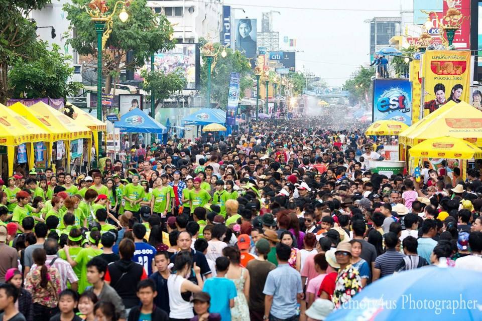 ภาพ งานมหาสงกรานต์อีสาน ถนนข้าวเหนียวขอนแก่น 2557