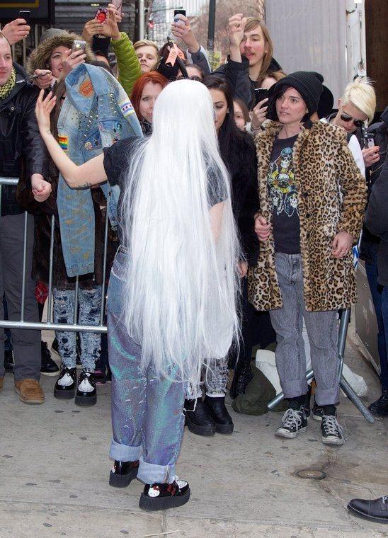 Lady Gaga ช่วงนี้ หร่อนทำตัว ใสๆ แบ๊วๆ นะยะ!!!!
