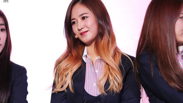 ยูริ snsd >[]<
