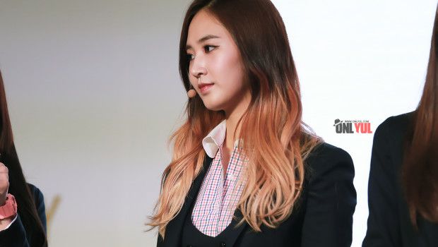 ยูริ snsd >[]<