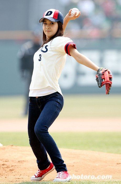 ยูริ snsd >[]<
