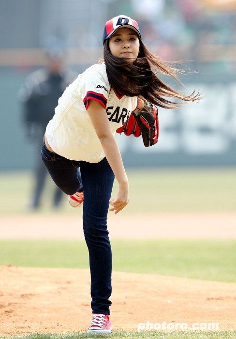 ยูริ snsd >[]<