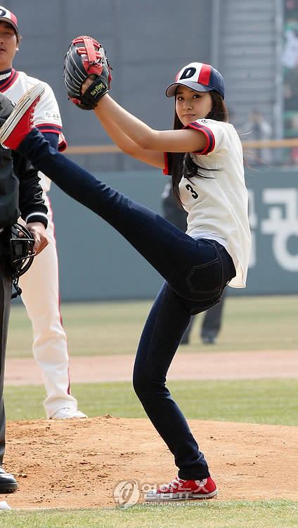 ยูริ snsd >[]<