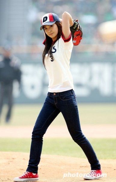 ยูริ snsd >[]<