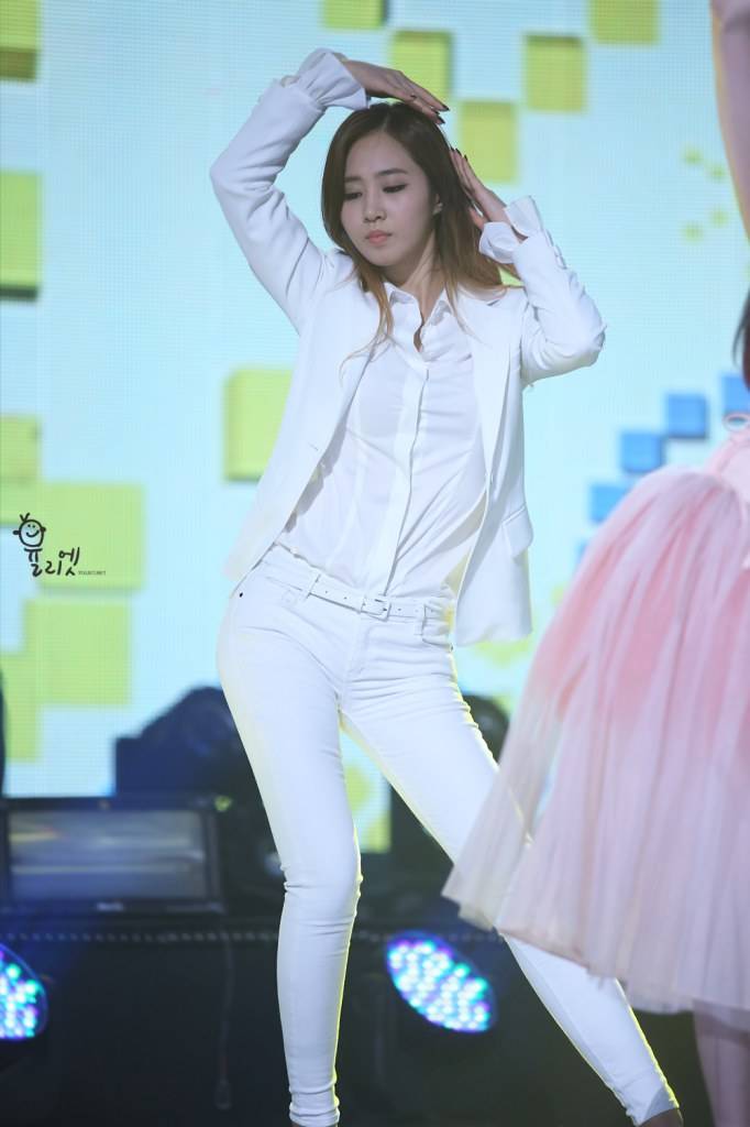 ยูริ snsd >[]<