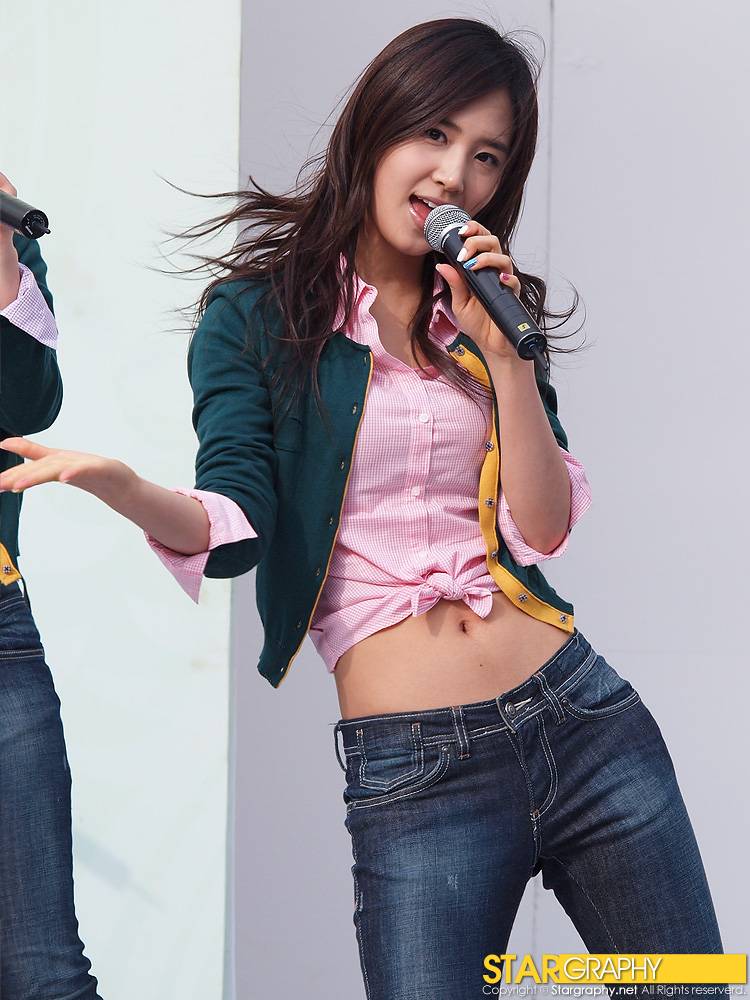 ยูริ snsd >[]<