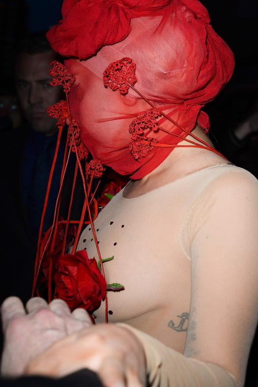 ใหวป่ะ!!!?? "Lady GAGA " เอาอีกแล้ว...สวมชุดสุดล้ำ...!!?? มางานคอนเสิร์ตใหญ่ ที่นิวยอร์ค