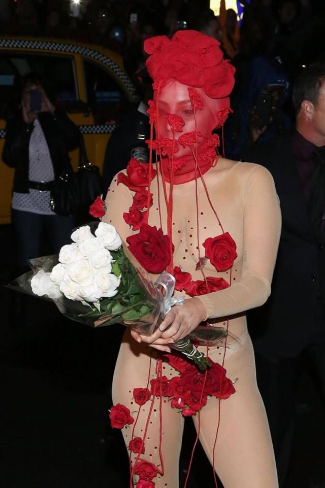 ใหวป่ะ!!!?? "Lady GAGA " เอาอีกแล้ว...สวมชุดสุดล้ำ...!!?? มางานคอนเสิร์ตใหญ่ ที่นิวยอร์ค