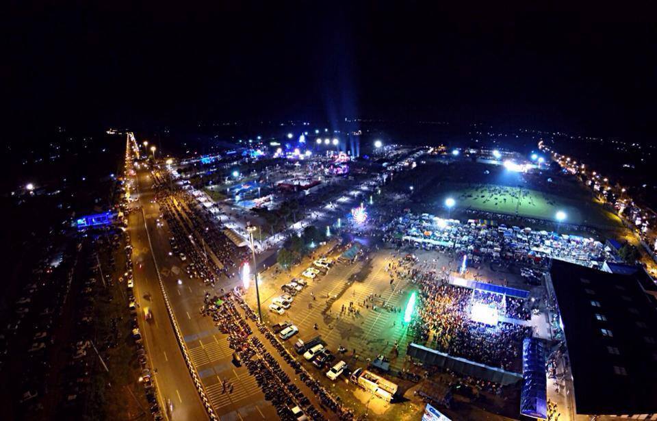 เก็บตกบรรยากาศงานสงกรานต์บุรีรัมย์มิวสิคเฟสติวัล2557