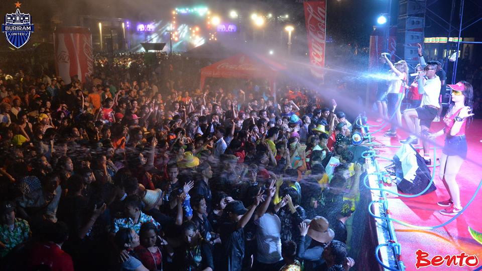 เก็บตกบรรยากาศงานสงกรานต์บุรีรัมย์มิวสิคเฟสติวัล2557
