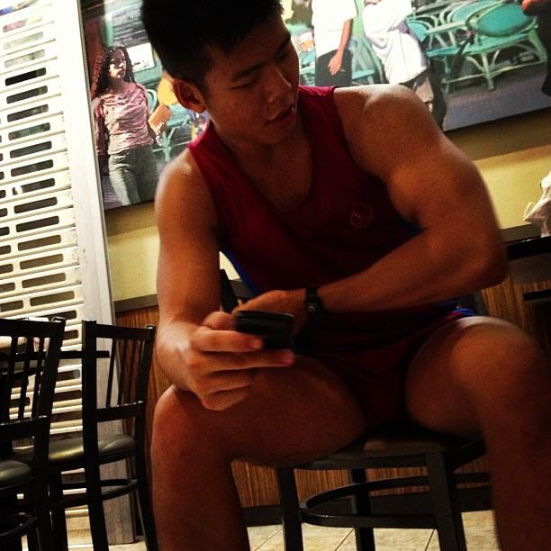 แถมเจ้าคะ อิอิ อิป้ารูปซุ่มหนุ่มคนนี้ไว้แล้วให้เบิ่งก่อนรูปนึง อิอิ
