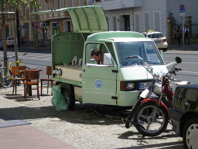 Food Truck ร้านอาหารสุดเจ๋ง ไปได้ทุกที่