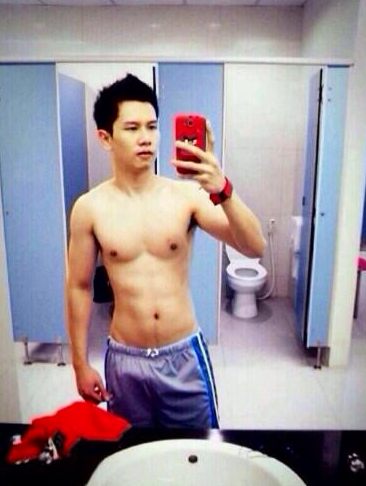มือถือ ซิคเพค หนุ่มๆ อาหารเย็นของอีป้า