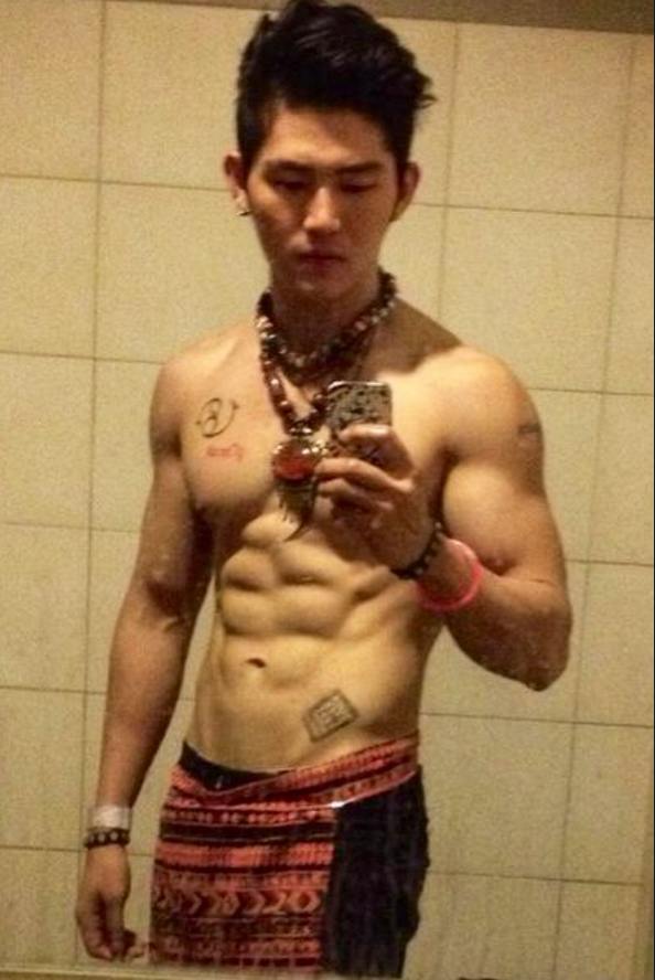 มือถือ ซิคเพค หนุ่มๆ อาหารเย็นของอีป้า