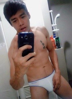 มือถือ ซิคเพค หนุ่มๆ อาหารเย็นของอีป้า