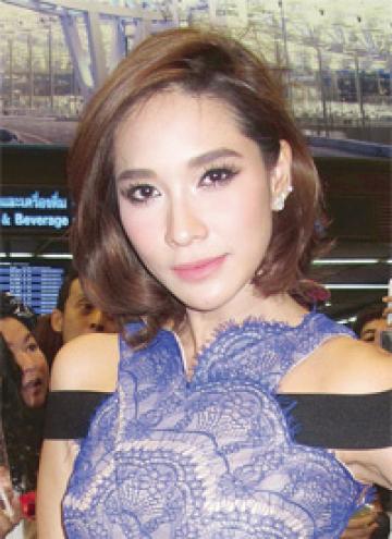พลอย กะรัต สามีตีตรา 2014