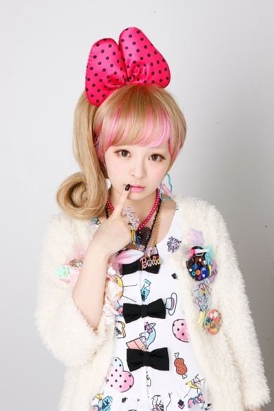 คืนนี้มีปาร์ตี้ Harajuku Gril ไม่รู้จะแต่งยังไง ขอไอเดียเพื่อนๆหน่อย