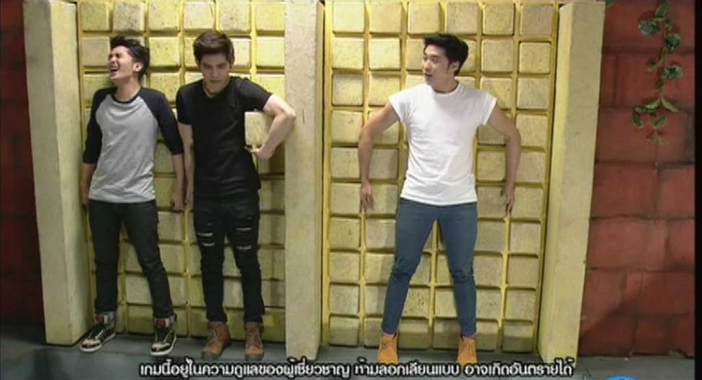 แอบเบิ่งคนหล่อหลิ้นเกม