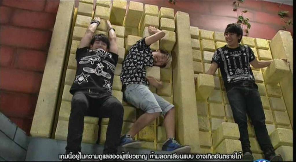 แอบเบิ่งคนหล่อหลิ้นเกม