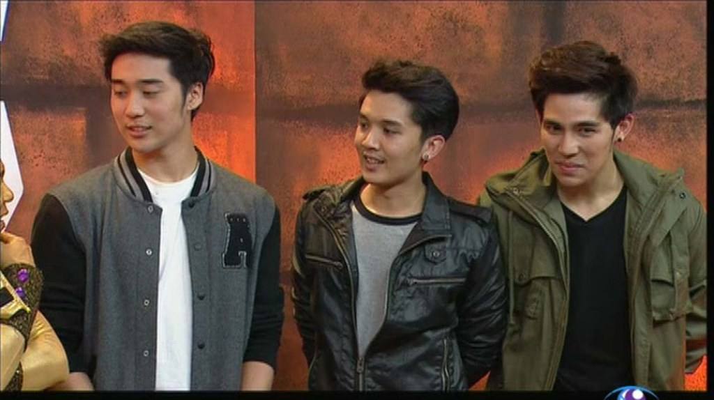 แอบเบิ่งคนหล่อหลิ้นเกม