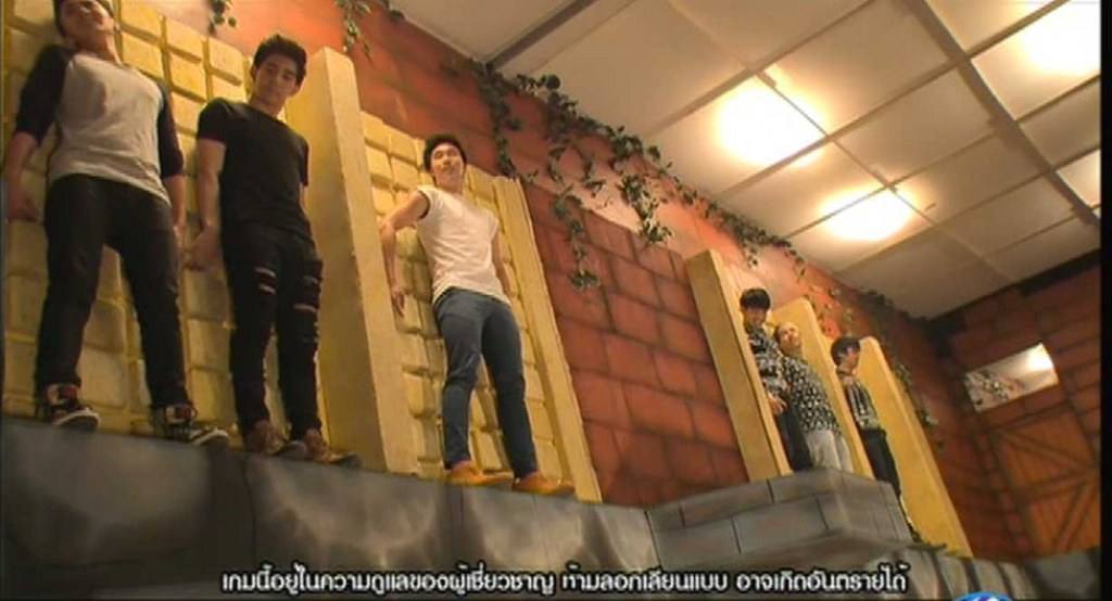 แอบเบิ่งคนหล่อหลิ้นเกม