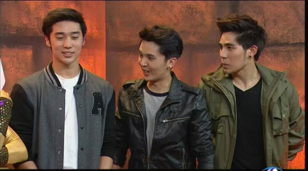แอบเบิ่งคนหล่อหลิ้นเกม