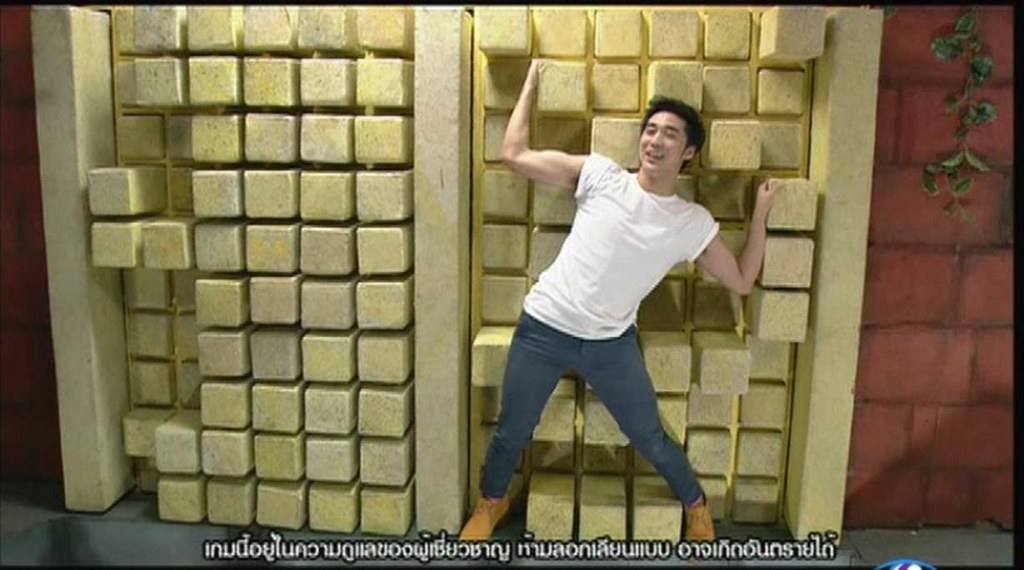 แอบเบิ่งคนหล่อหลิ้นเกม