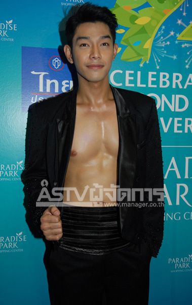 อลังการ &ldquo;อั้ม&rdquo; สวมหน้ากากเพชร &ldquo;เมดูซ่าอาย&rdquo; 300 ล้าน