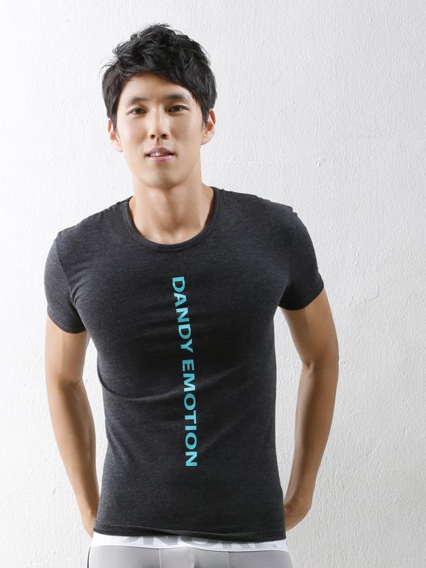 หนุ่มเสื้อดำ