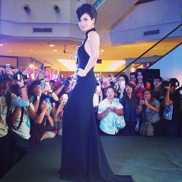 ฮอตไม่เลิกดาราสาวสวย อั้ม-พัชราภา คว้าขวัญใจเเรงงาน