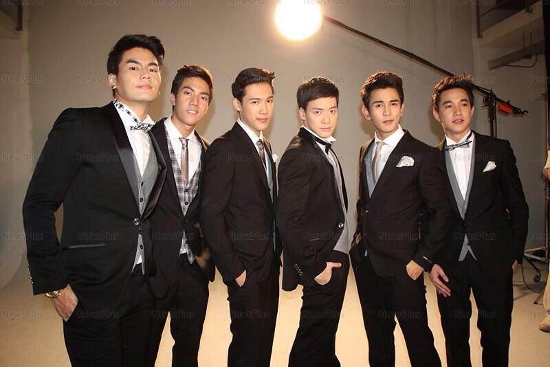 6 หนุ่มฮอต THESTAR ถ่ายแบบนิตยสารเปรียว ฉลองครบรอบ10ปี THESTAR