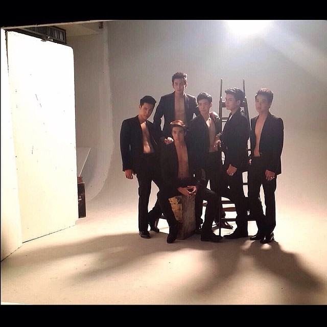6 หนุ่มฮอต THESTAR ถ่ายแบบนิตยสารเปรียว ฉลองครบรอบ10ปี THESTAR