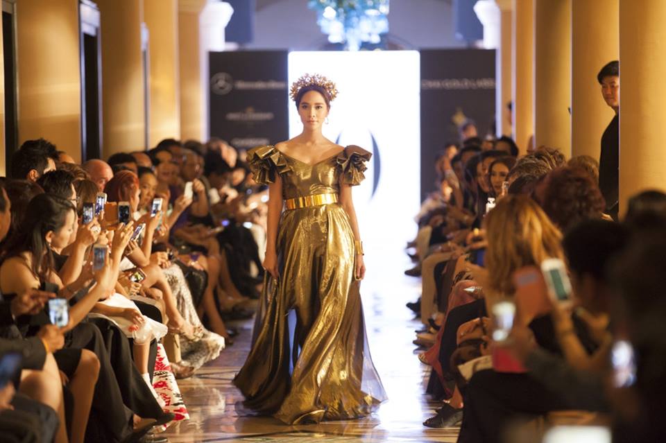 พลอย-เฌอมาลย์ ฟินาเล่แฟชั่นโชว์ Chai Gold Label ในงาน L'Officiel Fashion Destination