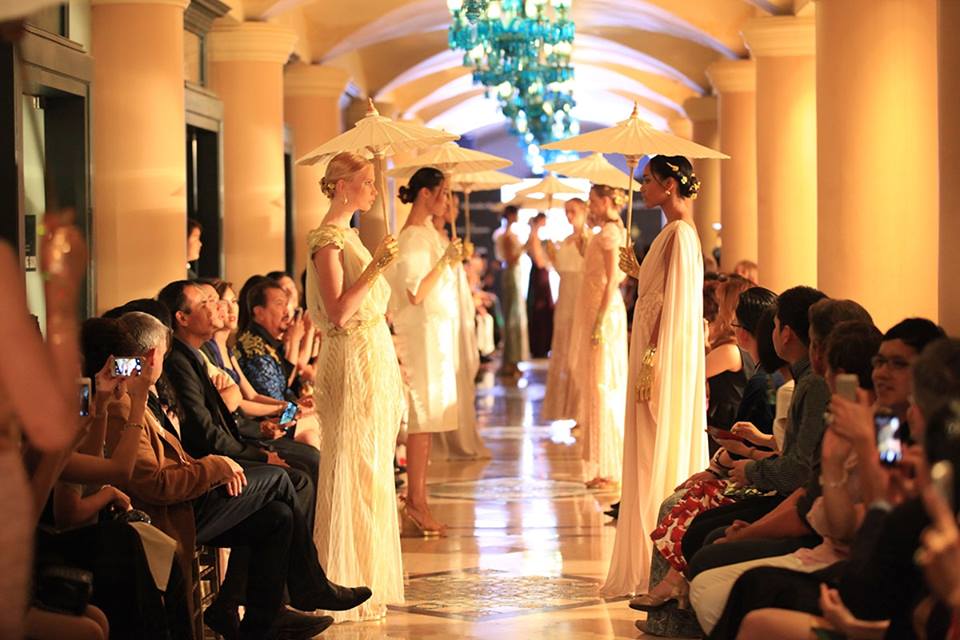 พลอย-เฌอมาลย์ ฟินาเล่แฟชั่นโชว์ Chai Gold Label ในงาน L'Officiel Fashion Destination