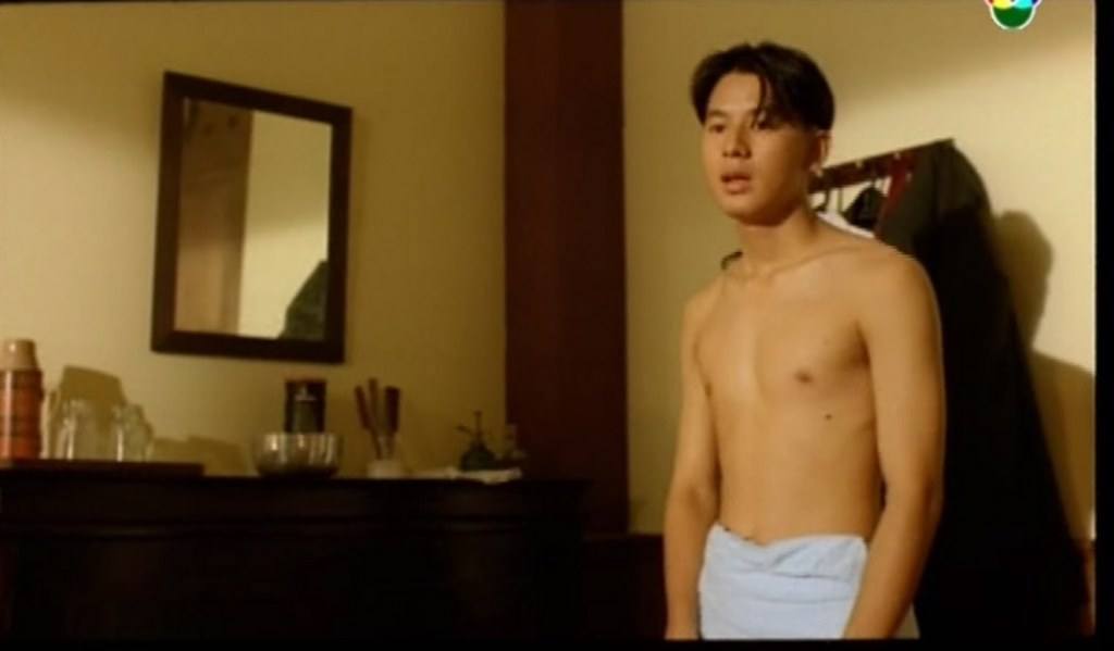 อยากเห็นหุ่นเขาปัจจุบันแท้ เขามีผลงานหนังละครอื่นๆแด่บ่2คนนี้
