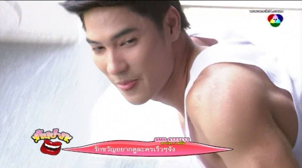 เป็นหยังบ่ให้อั๋นถอดแด่ละพิธีกร คันปาก คมพยาบาท 2557-5-1