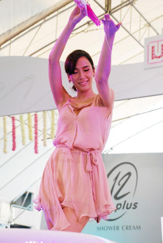 สวยรวยเละ! พ่อ-แม่จัดการเงินล้านให้ 'เศรษฐินีอั้ม'
