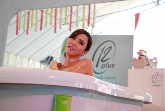 สวยรวยเละ! พ่อ-แม่จัดการเงินล้านให้ 'เศรษฐินีอั้ม'