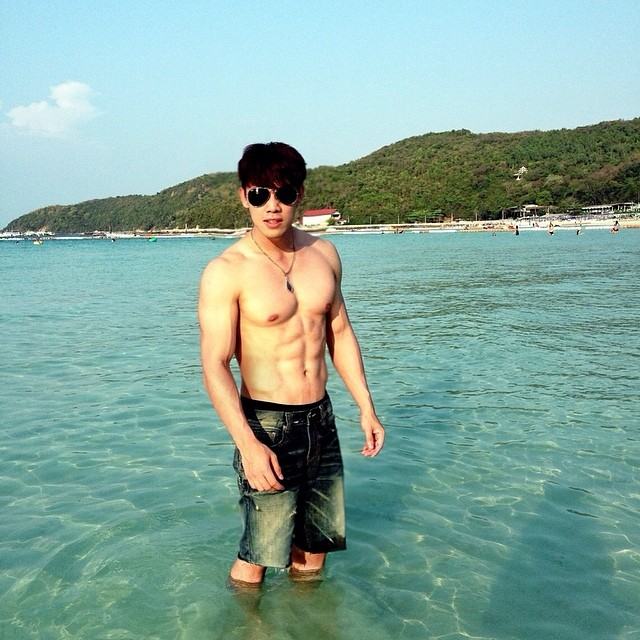 ต๋อง ชัยธวัช ผู้ชนะรางวัล Straight Guy of the year บนปก Attitude พฤษภาคมนี้
