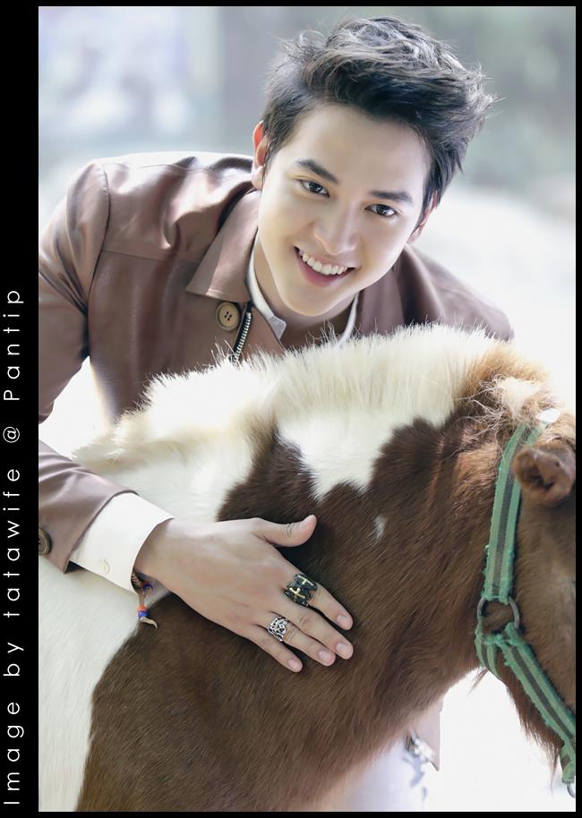 เจมส์ จิรายุ @ Magaholic vol.2 no.14 April 2014