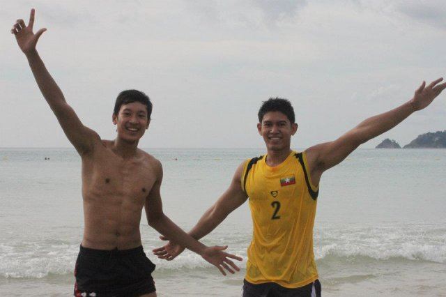 2 หนุ่มเมียนม่า