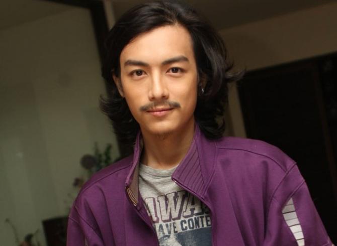 หล่อแบบขรึม ด้วยหนวด-เครา