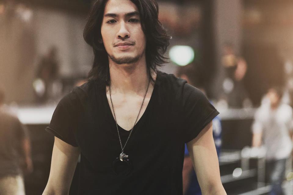 หล่อแบบขรึม ด้วยหนวด-เครา